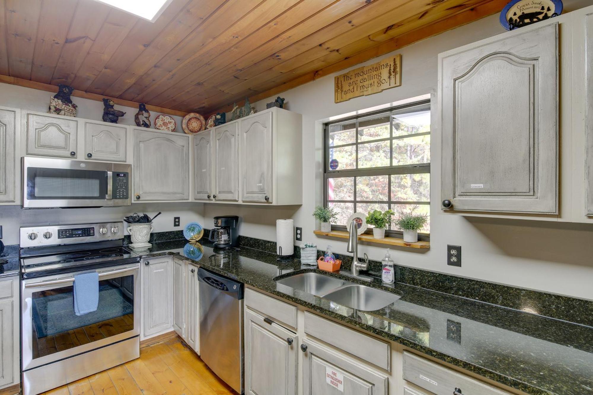 Above And Beyond Pigeon Forge Cabin With Prime Views! Exterior photo